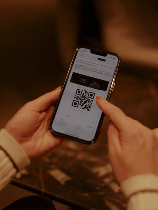 QRコードが表示されたスマホ画面