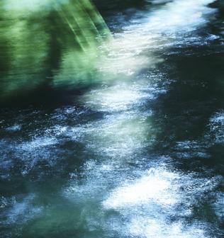 とろけて浸透する超軟水の自然由来のイメージ